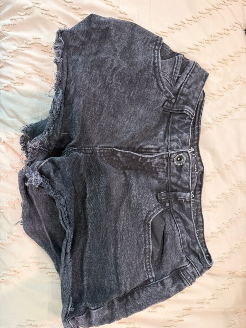 NATURAL REFLECTIONS Black Cutoff Shorts-Size 4